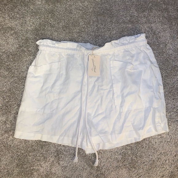 BRAND NWT Universal Threads White shorts size XXL - Picture 2 of 10